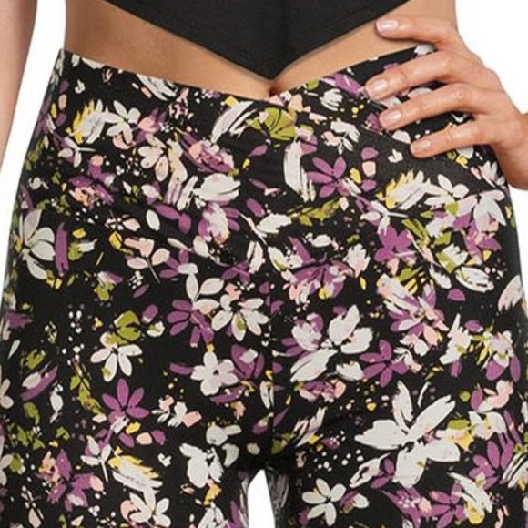 Juniors' V-Front Crossover Soft Leggings NWT Painted Floral Brand: No Boundaries - Picture 3 of 7